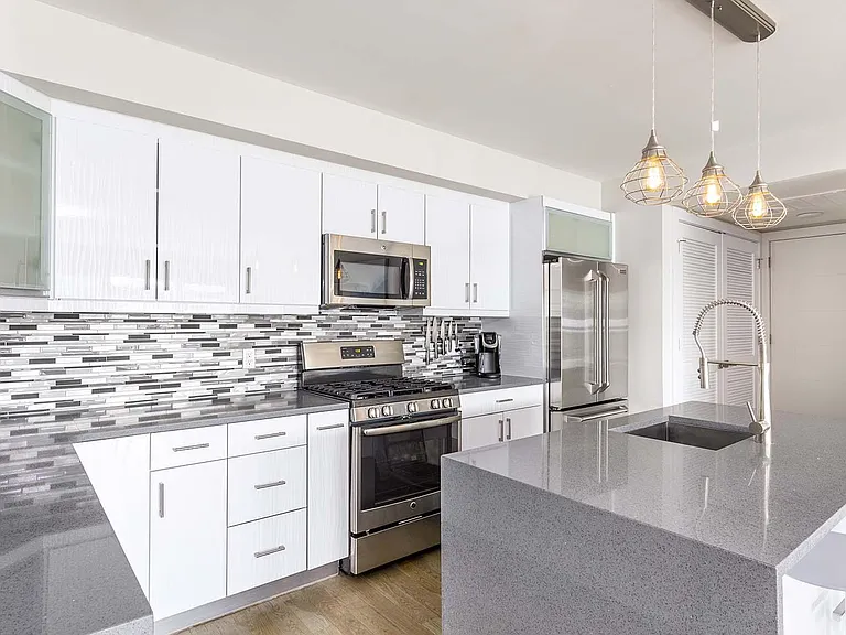 222 1st St #5 — Photo 3