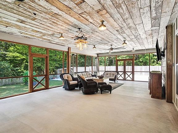 3rd image of 615 Stillwood Dr