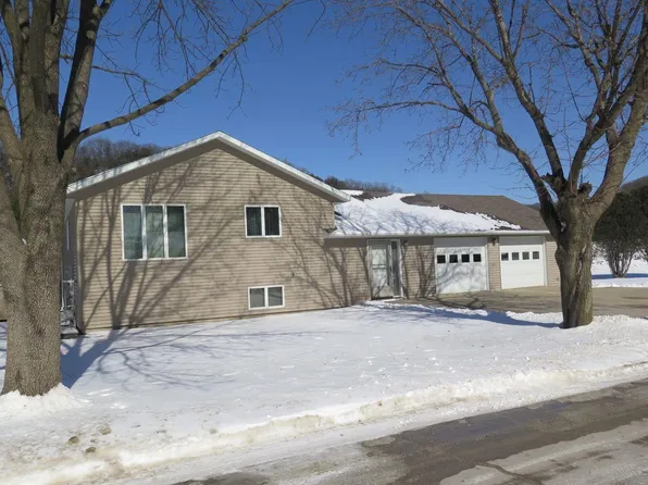708 Winneshiek Ave, Decorah, IA 52101