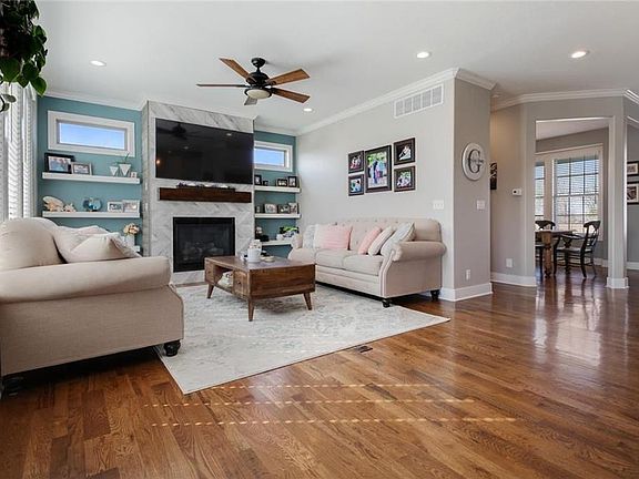 5th image of 18407 Canton St