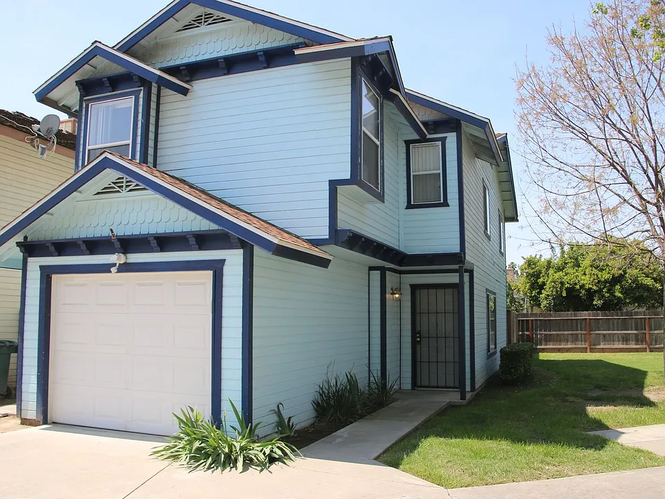 2406 W Packwood Dr