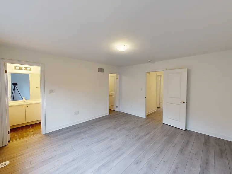 126 Blue Forest Cres — Photo 33