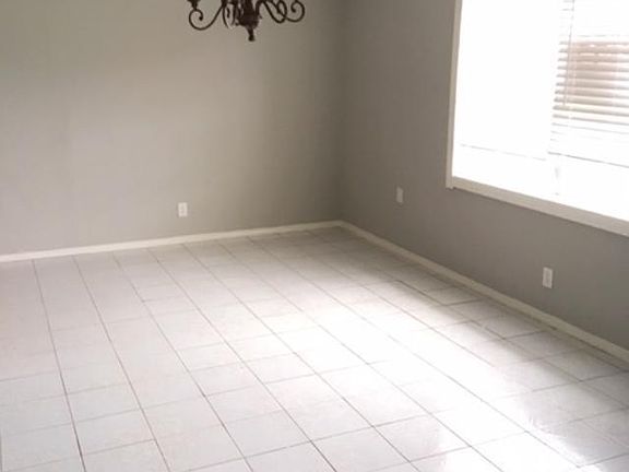2nd image of 2902 La Plaza Dr