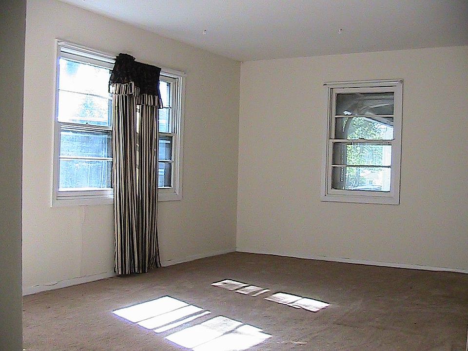 2nd image of 444 SE 34th St