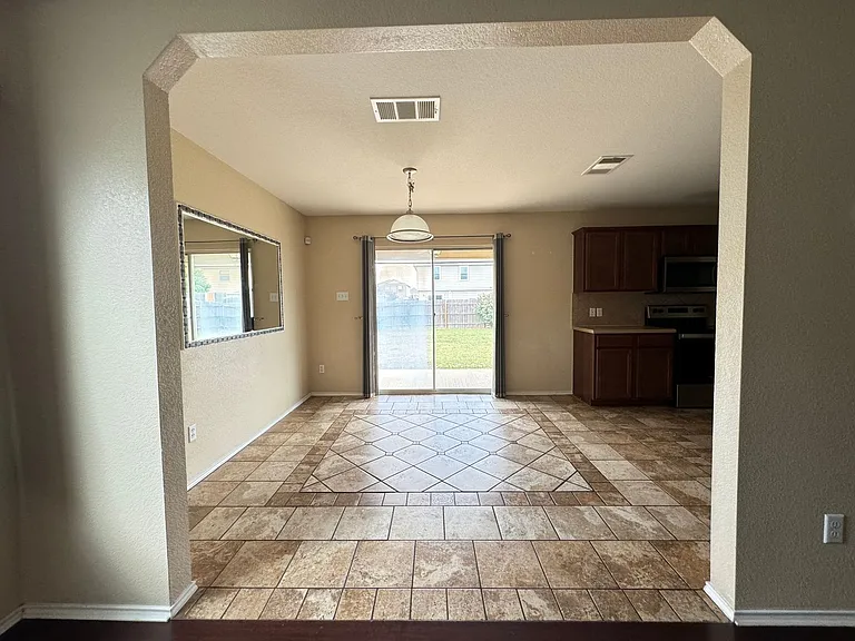 813 Draco Dr — Photo 4