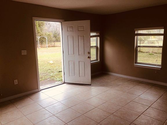 2nd image of 614 Camel Ln
