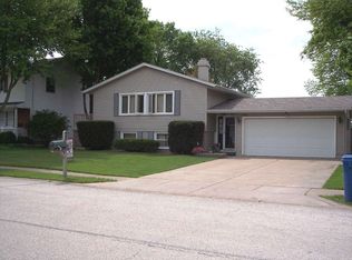 225 W Oak St, Eldridge, IA 52748
