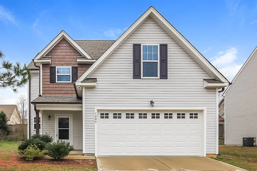 4 bed, 2.5 bath, 1835 sqft, $2,215 — Photo 1
