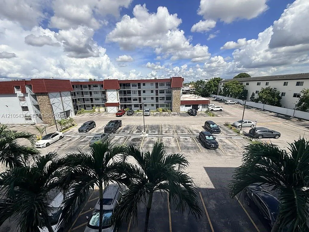 Kings Cove Condo — Photo 1