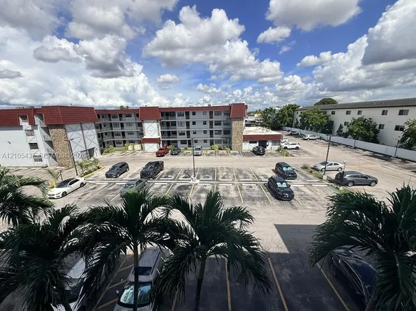 1325 W 68th St, Hialeah, FL