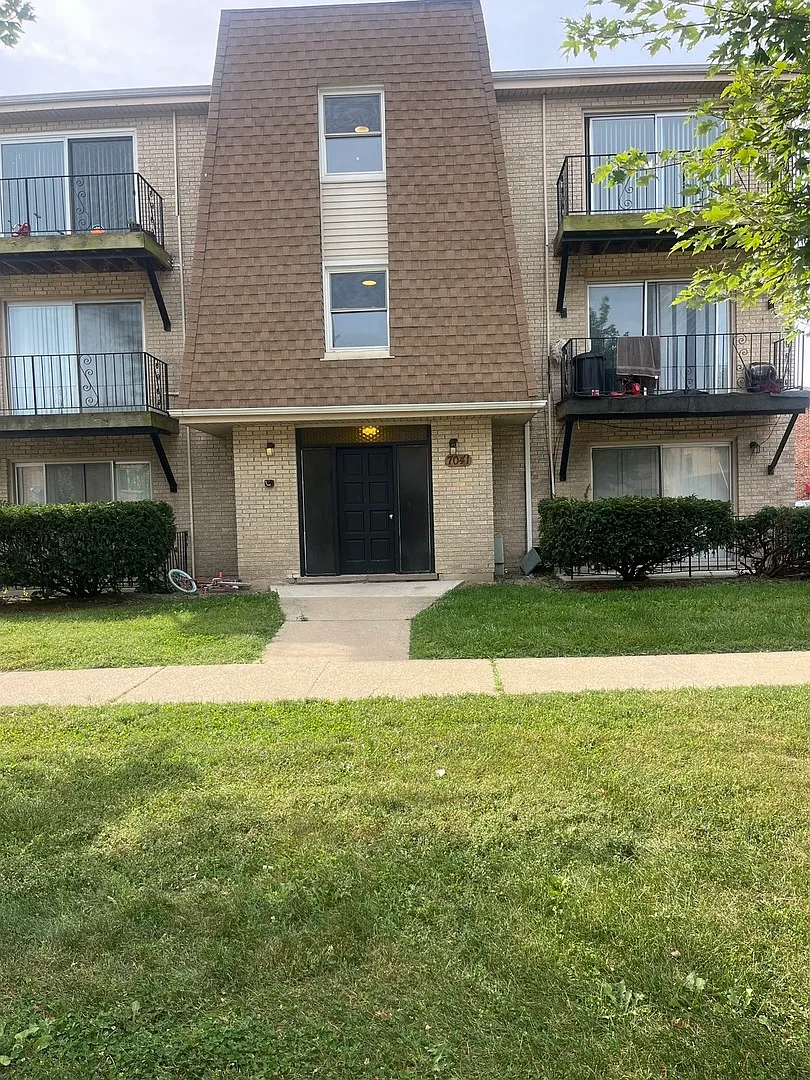 2 bed, 825 sqft, $1,675 — Photo 1