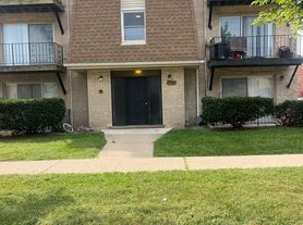 7041 99th St, Chicago Ridge, IL