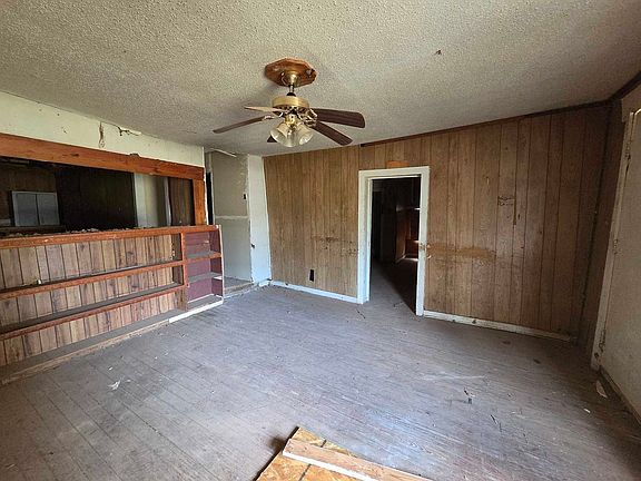 5th image of 1015 S Pecos St