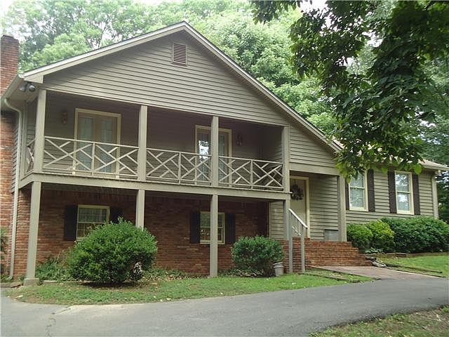 1st image of 2675 Happy Hollow Rd