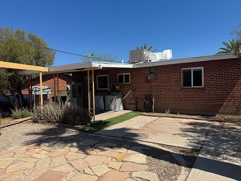 1608 E Copper St — Photo 17