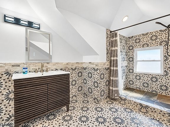 3rd image of 34 Lehigh Ave #2