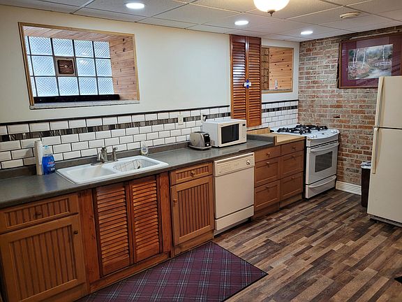 4th image of 255 E Broadway St #B