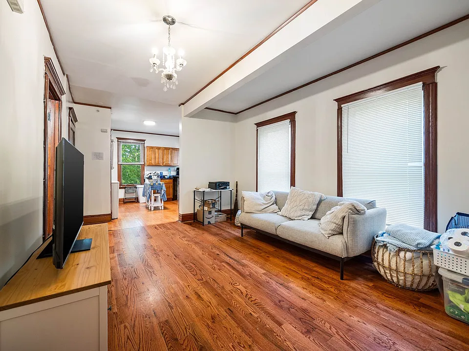 711 Emerson St #1