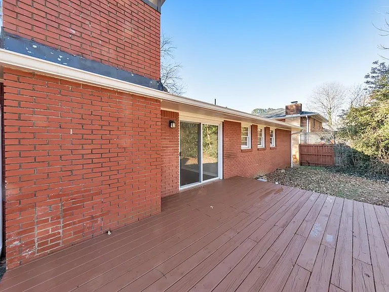 909 Rosedale Dr — Photo 27