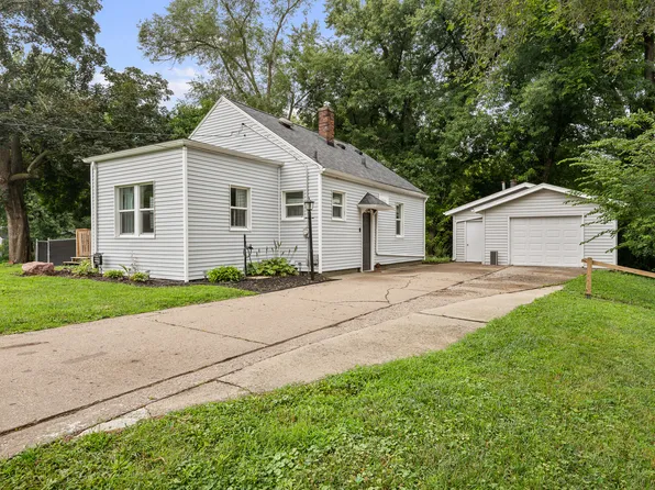 2548 Hawley St, Bettendorf, IA 52722