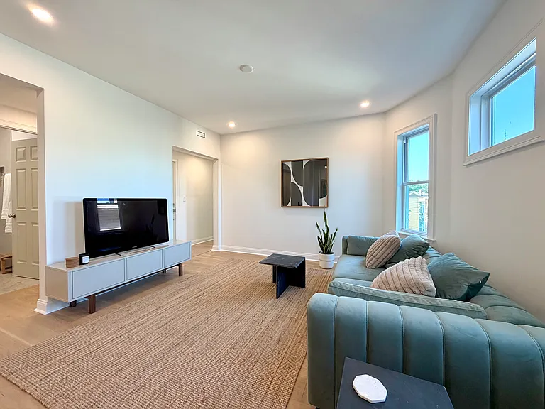8 Fox St #2 — Photo 3