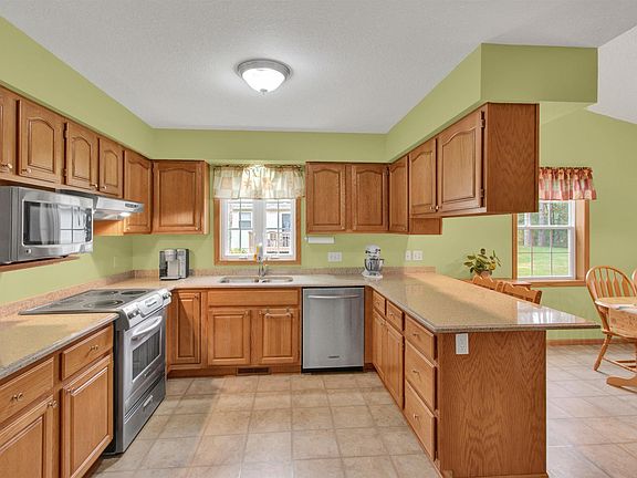 2nd image of 610 Oakwood Ave