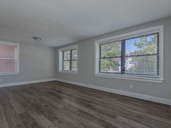 5th image of 5590 Pershing Ave APT 32