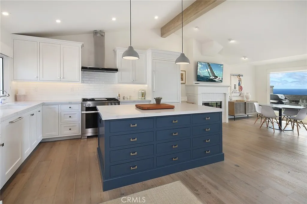 3 bed, 1400 sqft, $8,500 — Photo 3