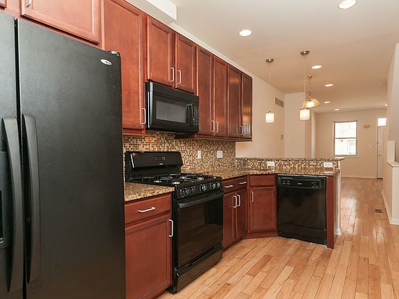 2nd image of 323 N Wiota St