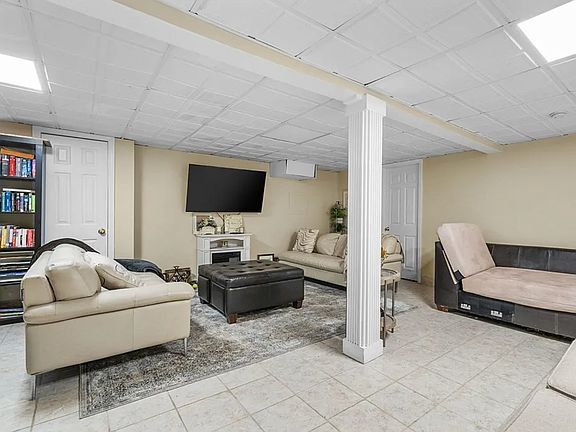 4th image of 40 Spruce St #B