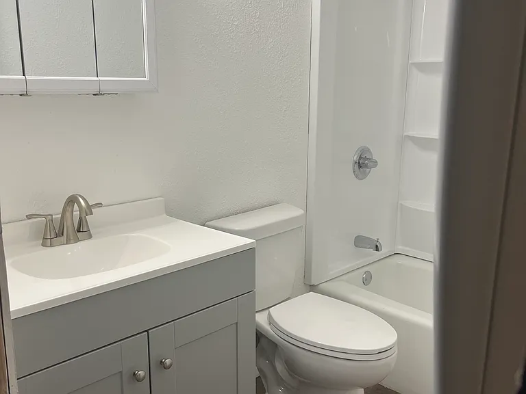 408 E Poos Dr #B — Photo 5