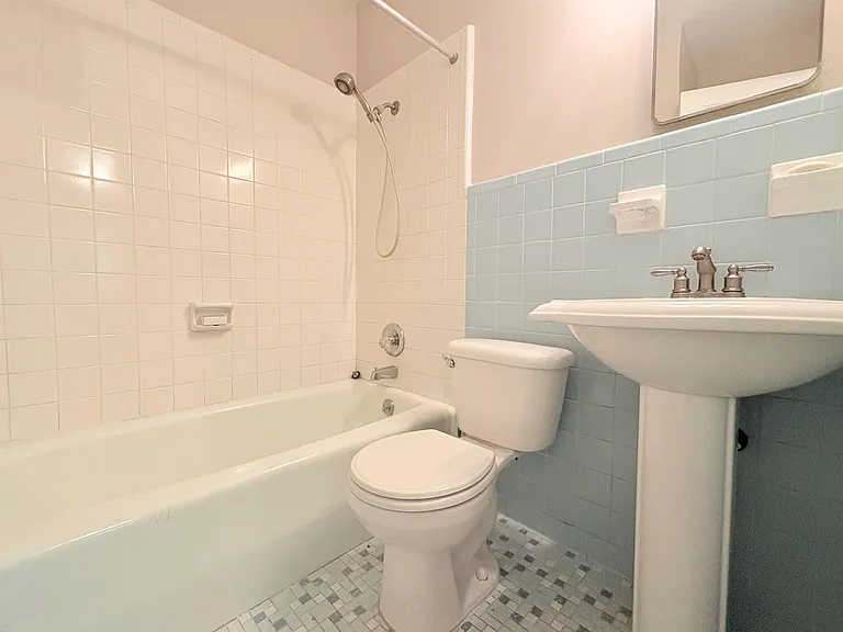 606 Collins Dr — Photo 11