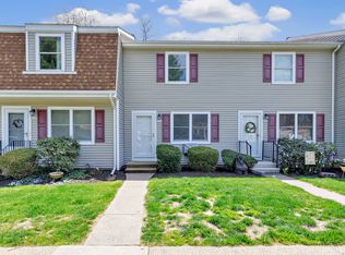 207 Brentwood Dr #207, Wallingford, CT 06492