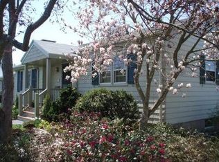 137 Coggeshall Ave, Newport, RI 02840