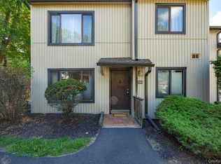 3101 Fox Ln, Poughkeepsie, NY 12603