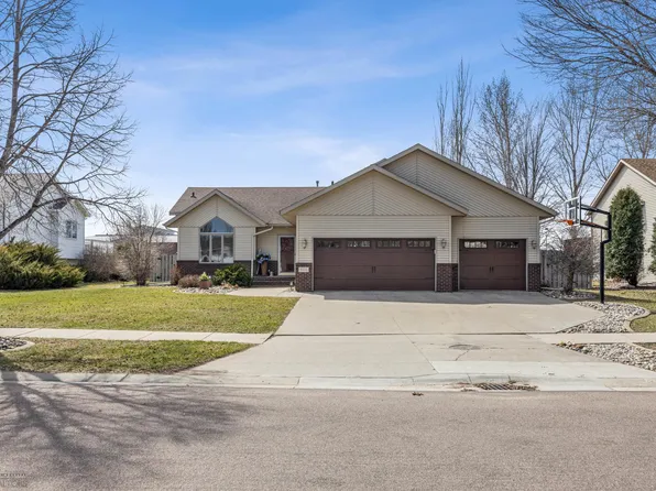 5103 Rose Creek Pkwy S, Fargo, ND 58104