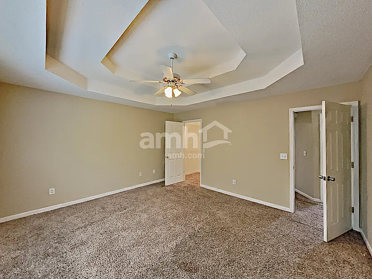 5759 Newnan Cir — Photo 13