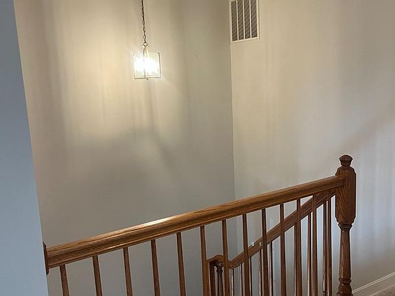 4th image of 178 Pinecove Ave