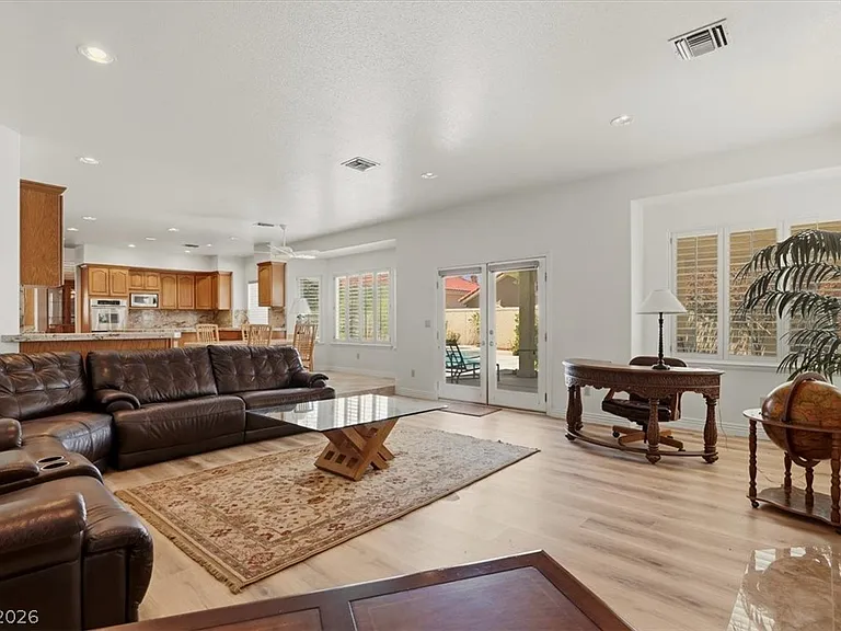 1888 Woodhaven Dr — Photo 22
