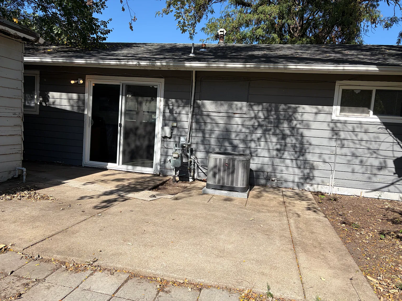 3 bed, 960 sqft, $1,200 — Photo 3
