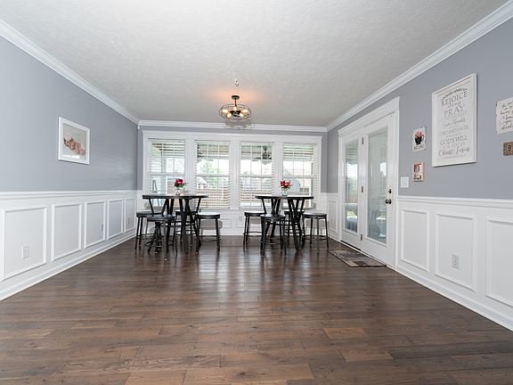 4th image of 4911 Court Dr