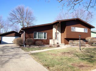 805 Forest Cir, Fond Du Lac, WI 54935