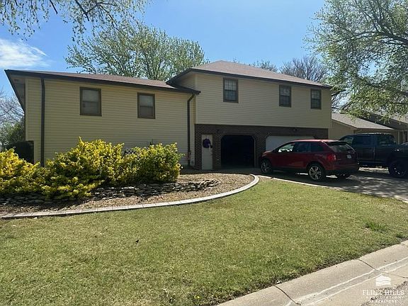 2nd image of 512 Charles Rd