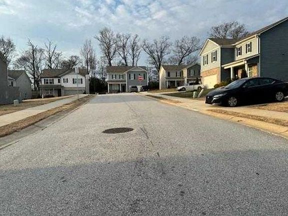 Exterior Neighborhood (street photo)