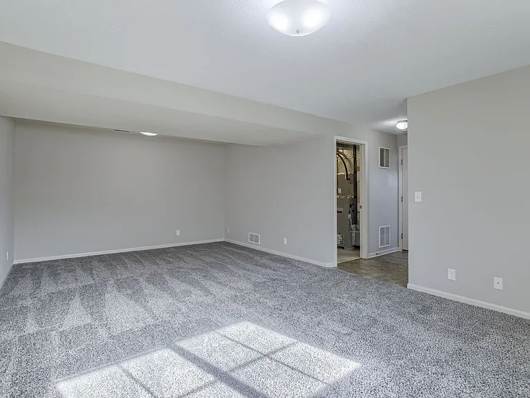6121 S 190th Ter — Photo 20