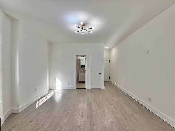 2nd image of 620 Park Pl APT 1LR