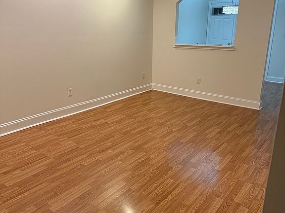 4th image of 121 Campbell Ave SW #2