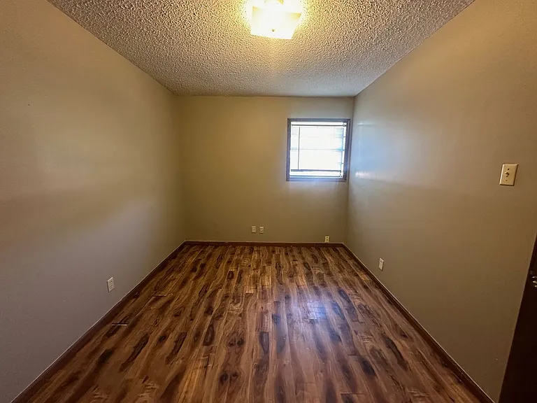 279 Victoria Dr #14C — Photo 6