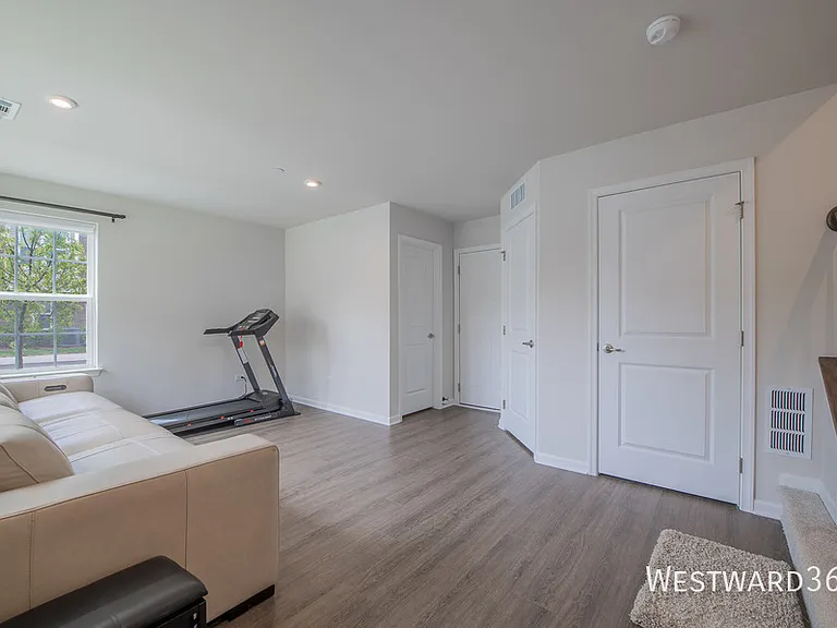 920 Jenkins Ct #4E — Photo 6