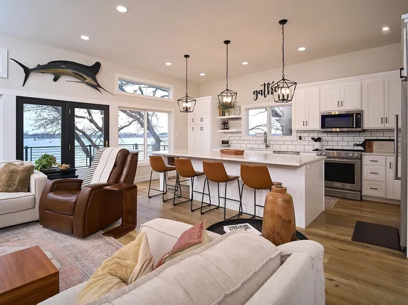 24340 182nd St, Spirit Lake, IA 51360